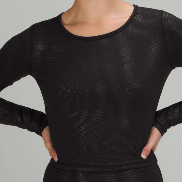 lululemon athletica Tops - Lululemon Wunder Train Cropped Long Sleeve Shirt *Foil Size 8